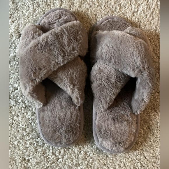 Slippers - Picture 2 of 3